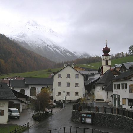 Hotel Edelweiss Malles Venosta Kültér fotó